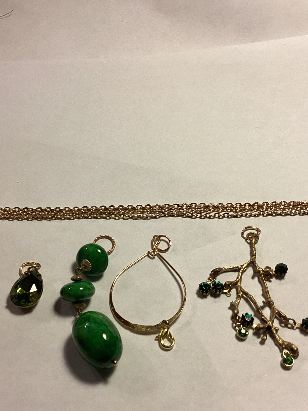 Interchangeable pendants (4) :  hello green lovers